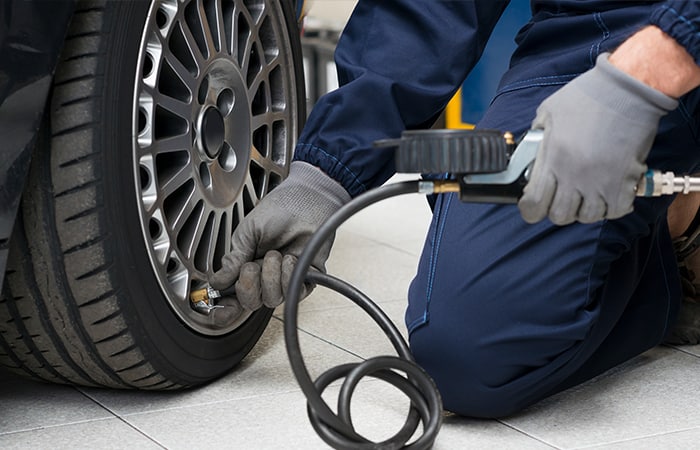 How to Check Tyre Pressure